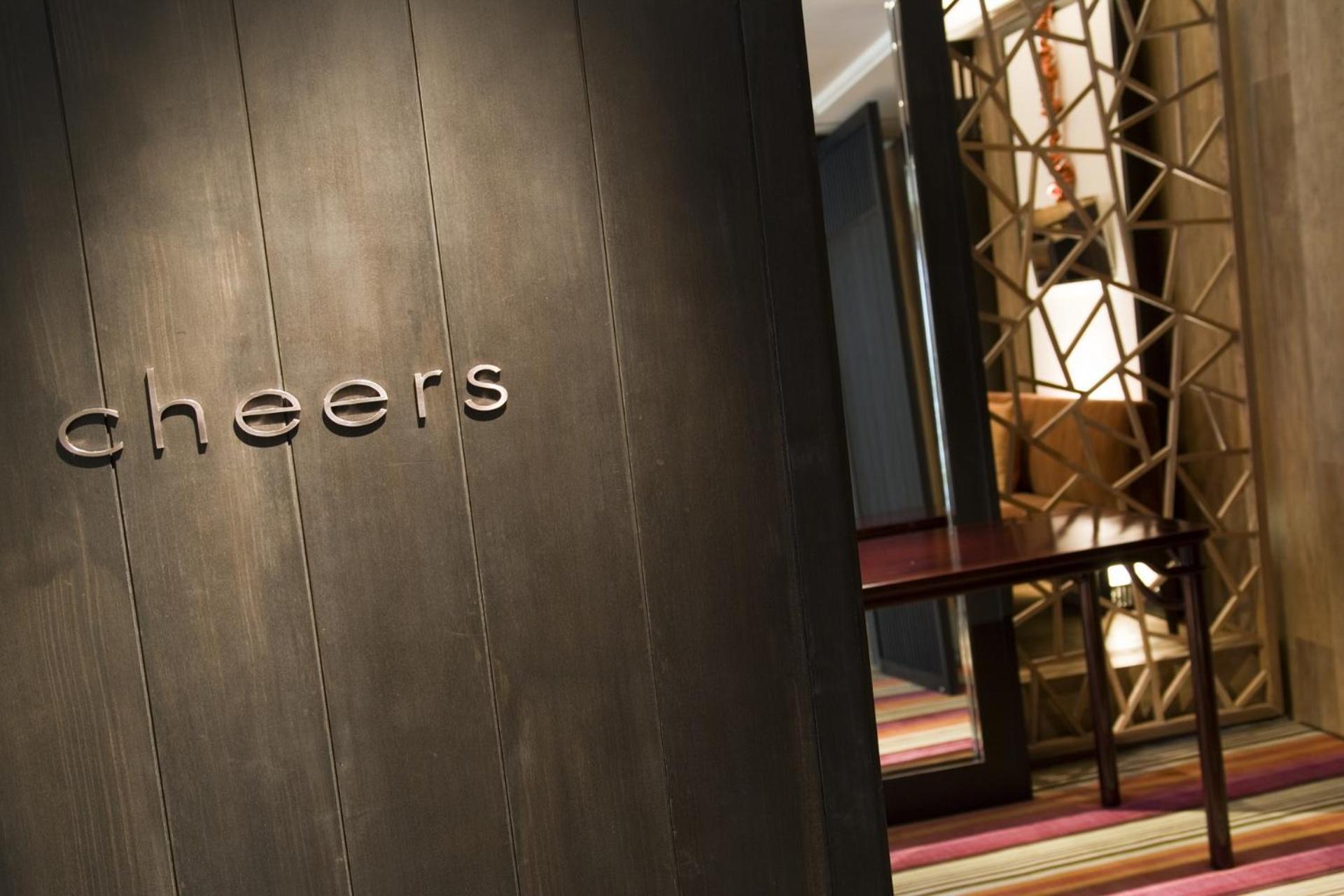 Grand Hyatt Taipei Hotel Exterior photo Entrance to Cheers
