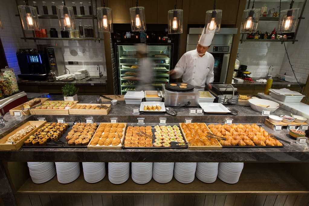 Grand Hyatt Taipei Hotel Restaurant photo A buffet at a hotel
